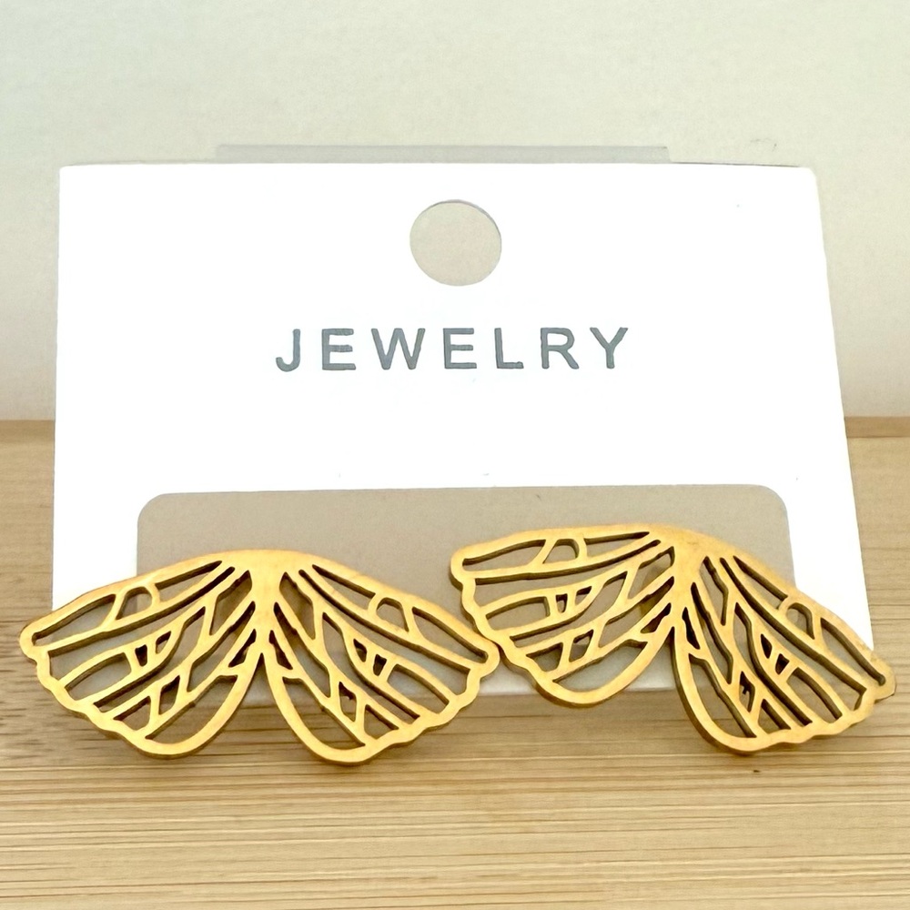 NEW Pair of gold-plated butterfly wing stud earrings Elegant women jewelry New